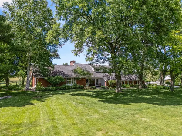 6N056 Surrey Road, Wayne, IL 60184