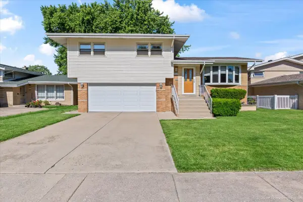 10328 Long Avenue, Oak Lawn, IL 60453