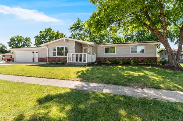 211 Indian Oaks Drive, Minooka, IL 60447