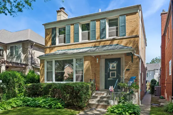 2904 W Fargo Avenue, Chicago, IL 60645