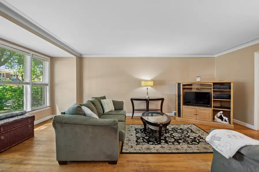 2904 W Fargo Avenue, Chicago, IL 60645 - #3