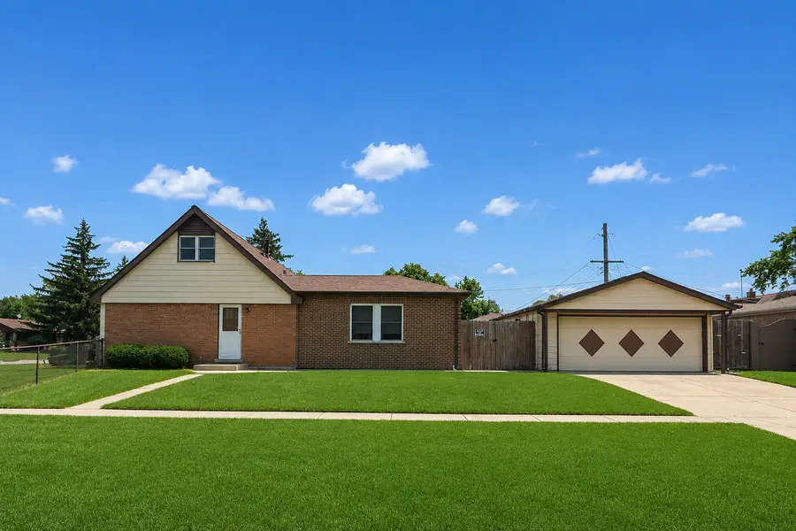 6853 Saratoga Drive, Bridgeview, IL 60455 - #2