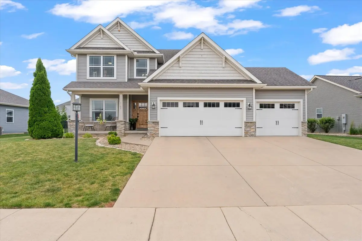 1107 Farm Lake Drive, Mahomet, IL 61853 - #1