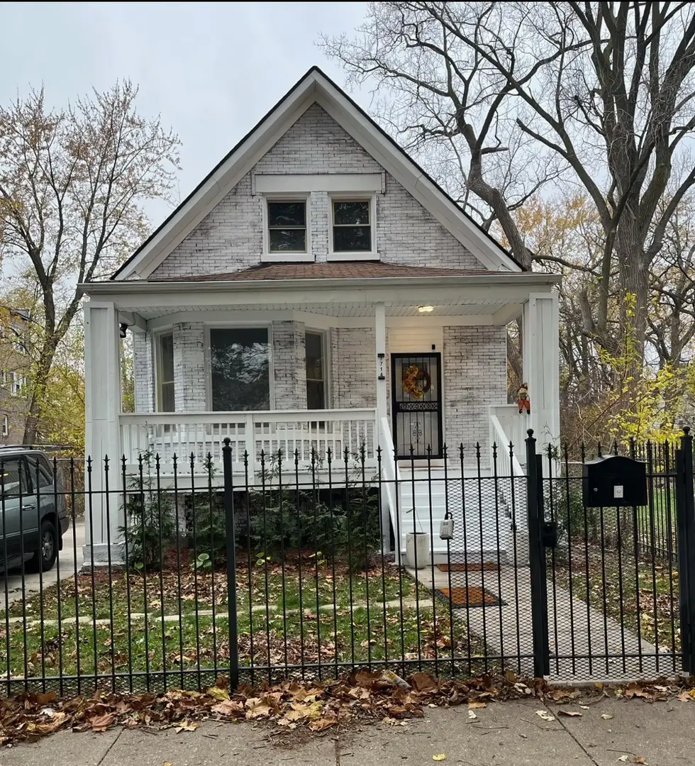 7714 S Marquette Avenue, Chicago, IL 60649 - #1