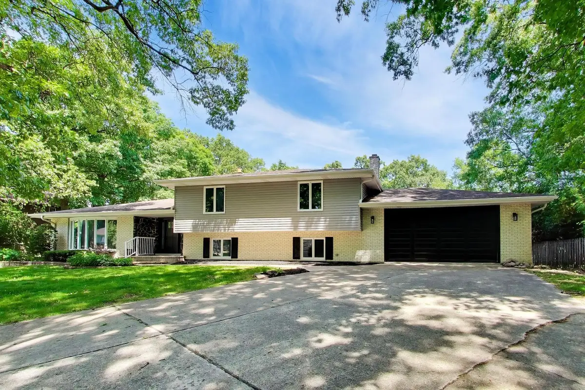 16w250 93rd Place, Burr Ridge, IL 60527 - #1