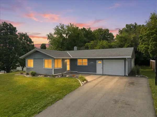 203 Highview Drive, Eureka, IL 61530