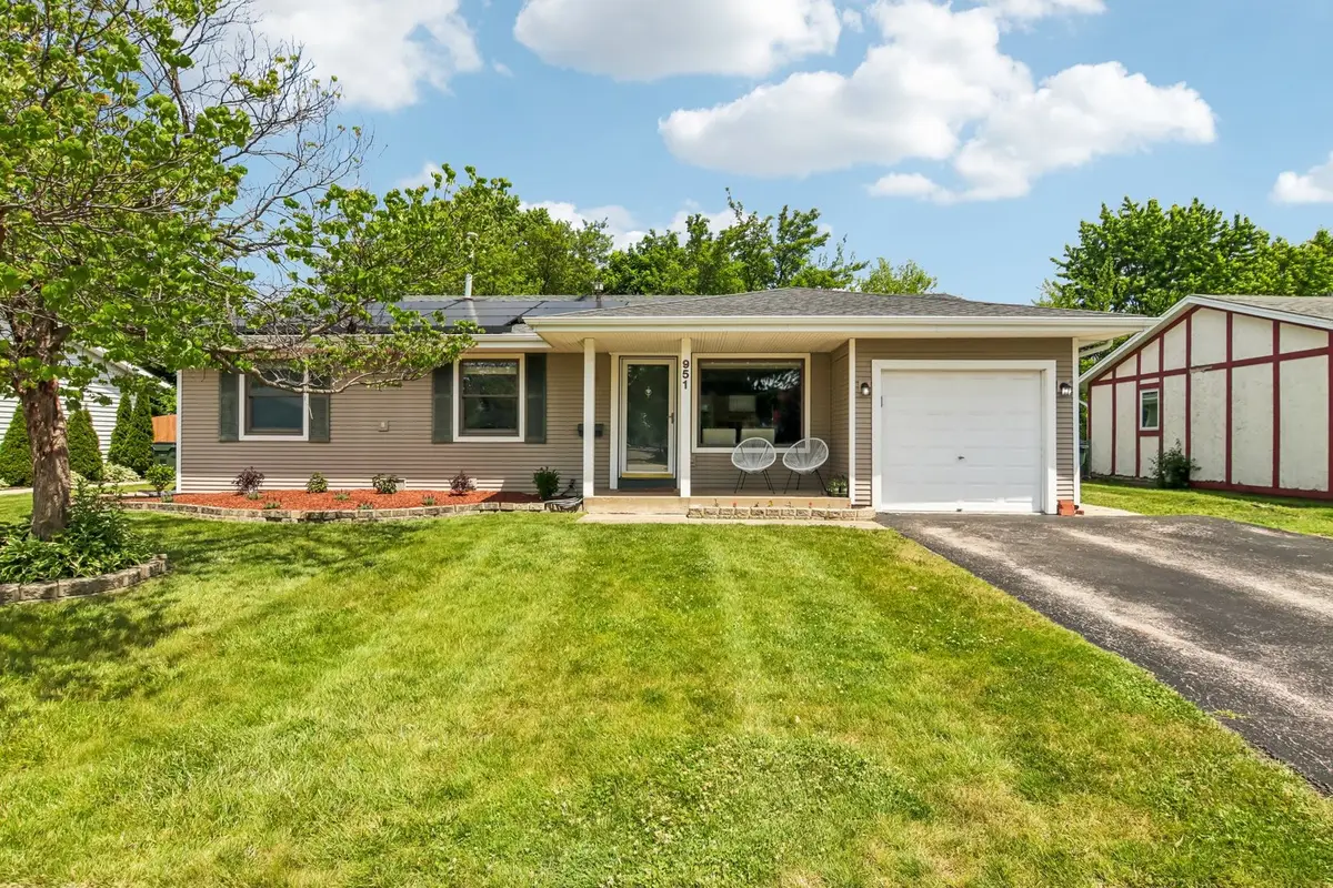 951 Grissom Trail, Elk Grove Village, IL 60007 - #1