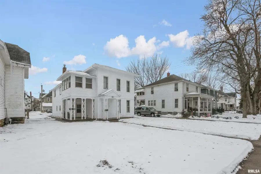 557 6th Avenue S, Clinton, IA 52732 - #2