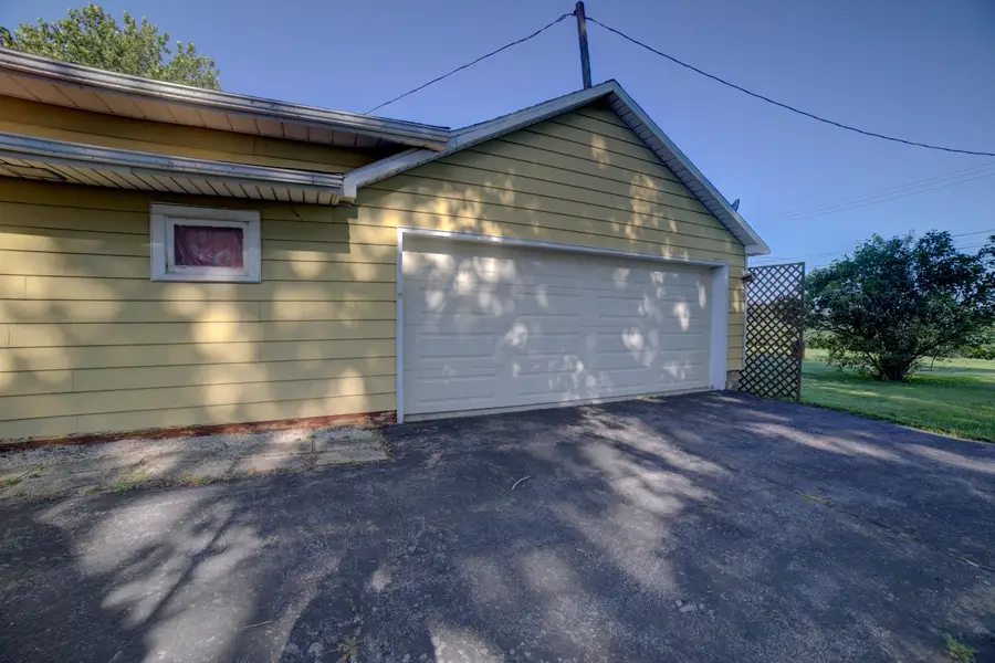 111 W Mckinley Avenue, Milford, IL 60953 - #3