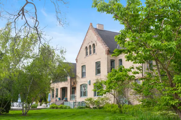 34 Logan Loop, Highland Park, IL 60035