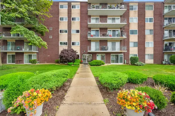 2900 Maple Avenue #4A, Downers Grove, IL 60515