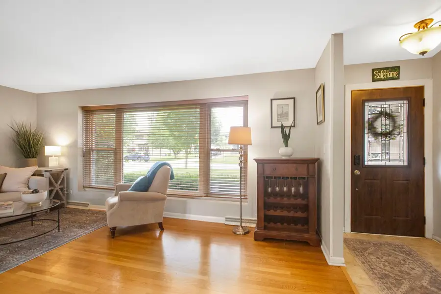 1110 E Dogwood Lane, Mount Prospect, IL 60056 - #3