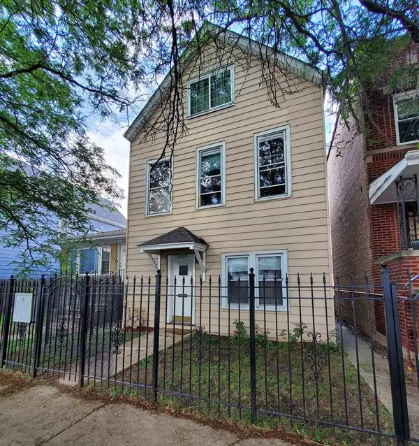 2839 N Central Park Avenue, Chicago, IL 60618