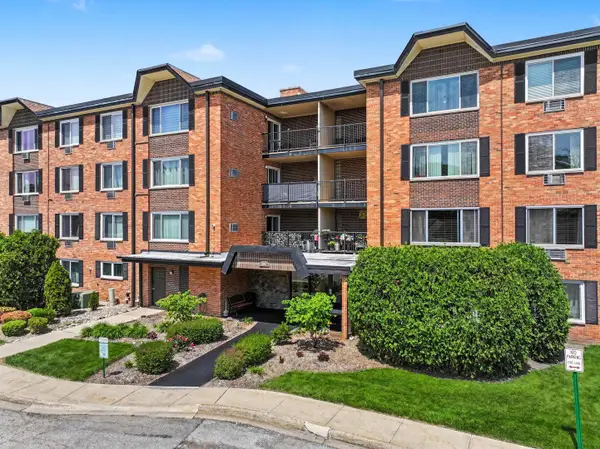 1227 S Old Wilke Road #210, Arlington Heights, IL 60005