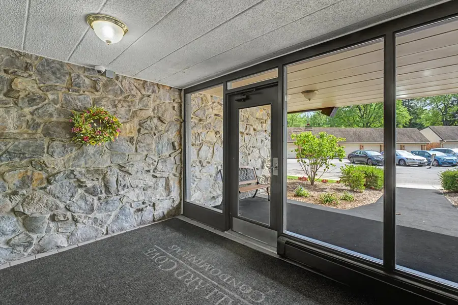 1227 S Old Wilke Road #210, Arlington Heights, IL 60005 - #2