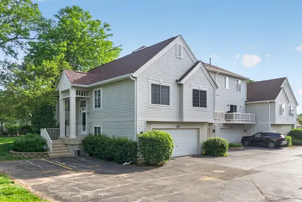 352 New Haven Drive #352, Cary, IL 60013
