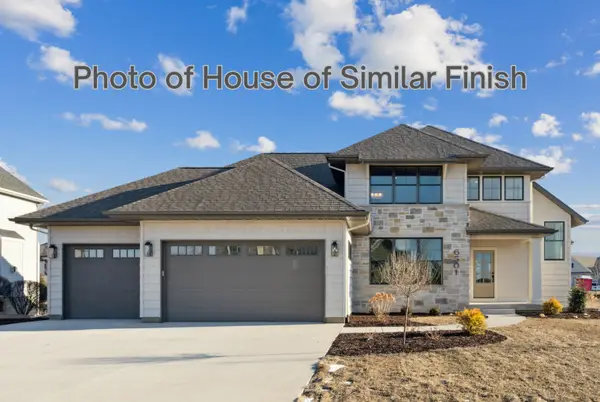 34 Viola Drive, Leclaire, IA 52753