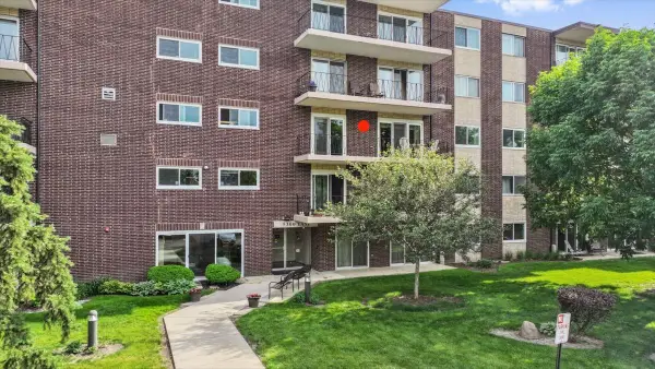 5300 Walnut Avenue #19C, Downers Grove, IL 60515