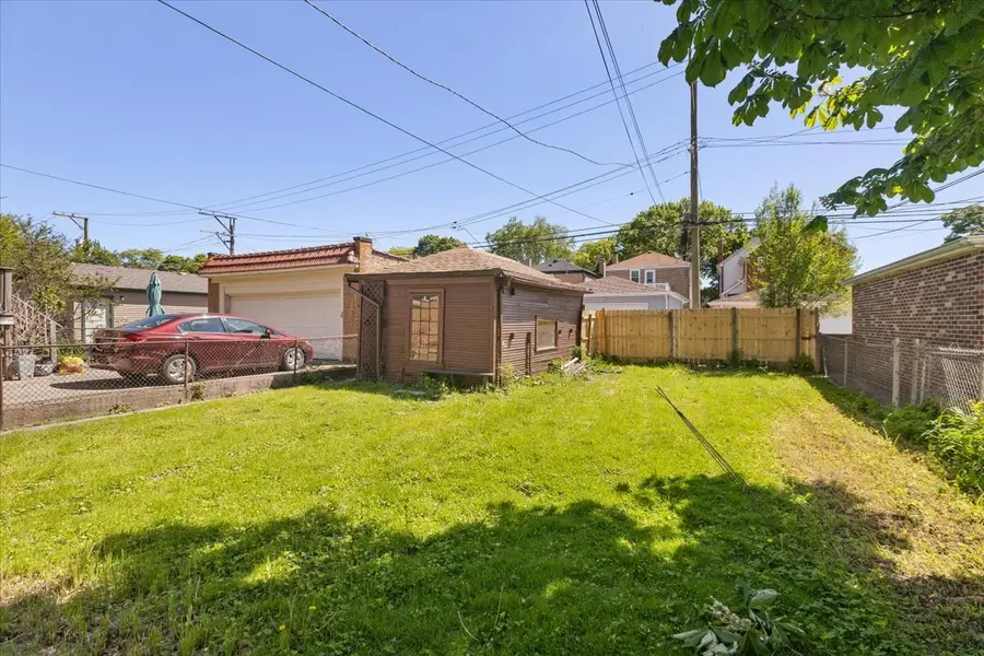 6515 N Maplewood Avenue, Chicago, IL 60645 - #3