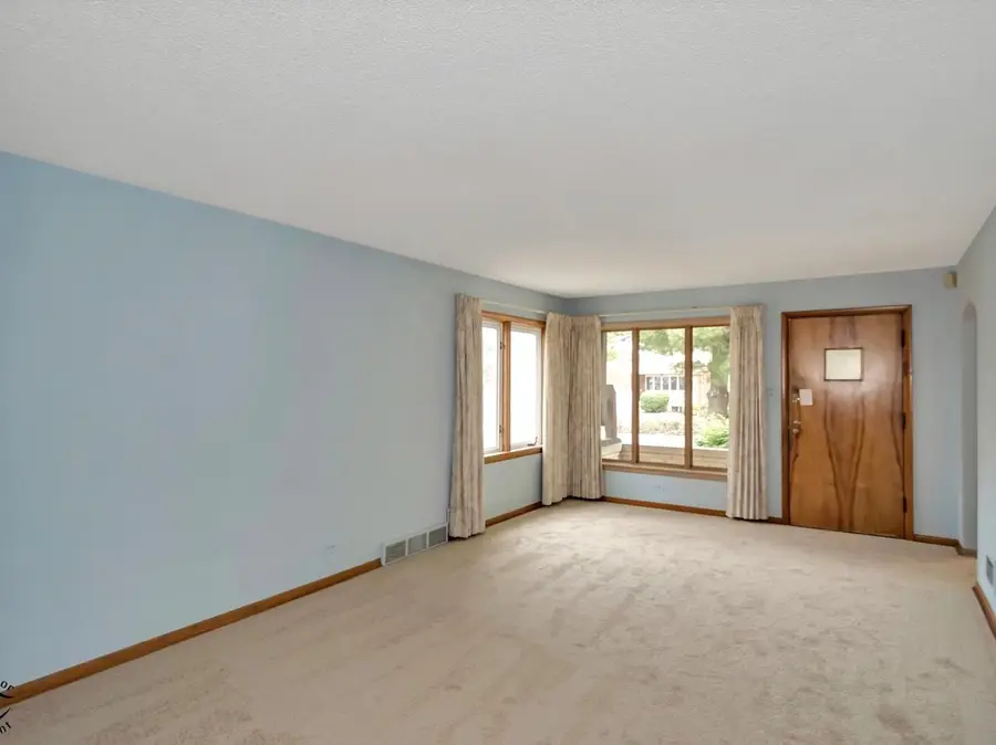 10208 S Saint Louis Avenue, Evergreen Park, IL 60805 - #3