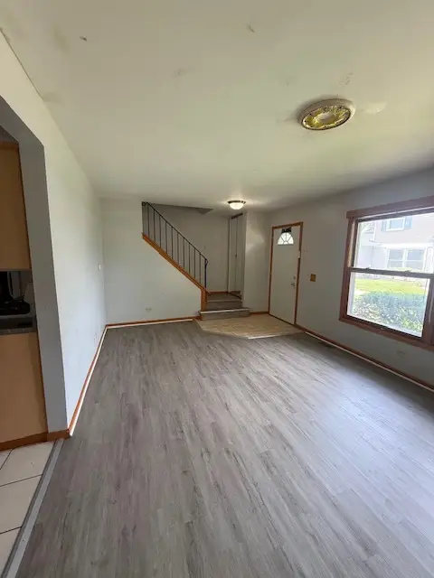 1302 Kingsbury Drive #E, Hanover Park, IL 60133 - #3