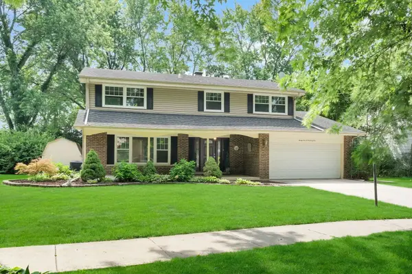 24W645 Woodcrest Drive, Naperville, IL 60540