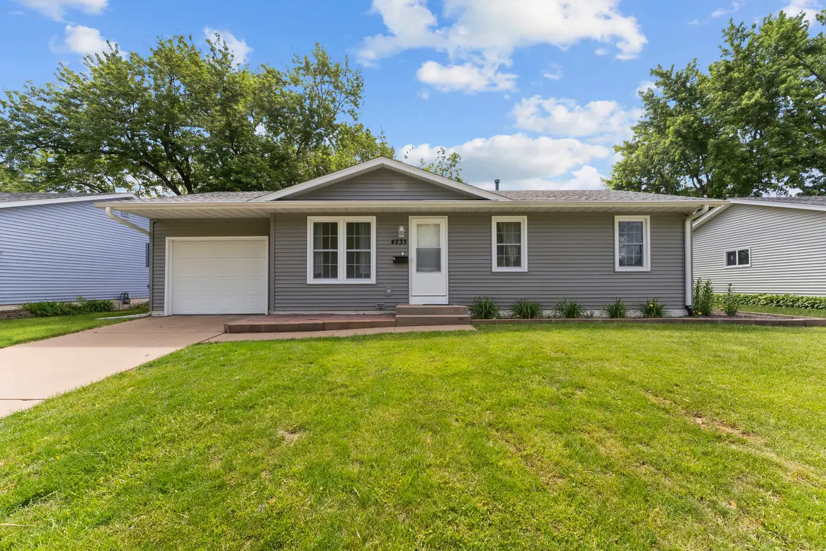 4233 Warren Street, Davenport, IA 52806 - #1