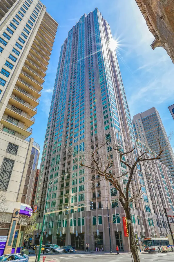 33 W Ontario Street #P10W17, Chicago, IL 60654