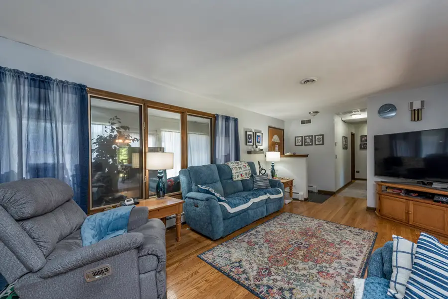 411 Thompson Avenue, Winthrop Harbor, IL 60096 - #3
