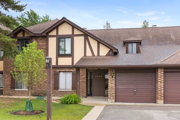 1608 Thames Court #A, Wheaton, IL 60189