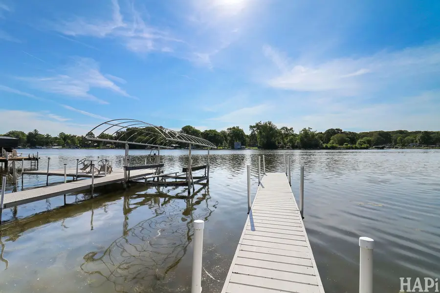 716 S Riverside Drive, McHenry, IL 60050 - #3