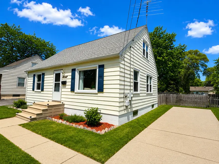 1004 21st Street, Zion, IL 60099 - #2