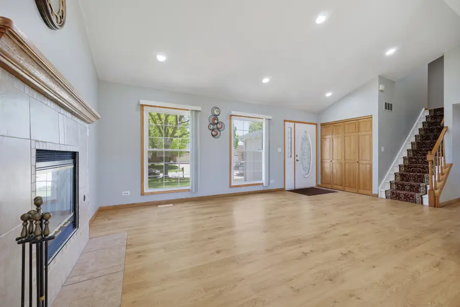 898 Debra Lane, Elk Grove Village, IL 60007 - #3