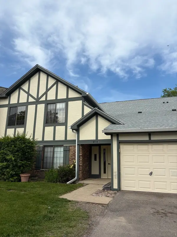 1952 N Hidden Creek Circle #7, Palatine, IL 60074