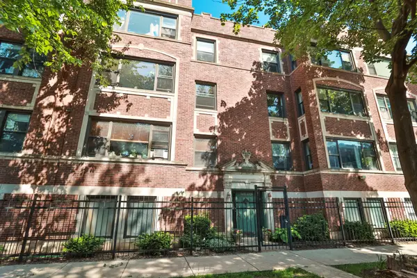 6829 N Greenview Avenue #2, Chicago, IL 60626