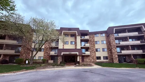 3350 N Carriageway Drive #318, Arlington Heights, IL 60004