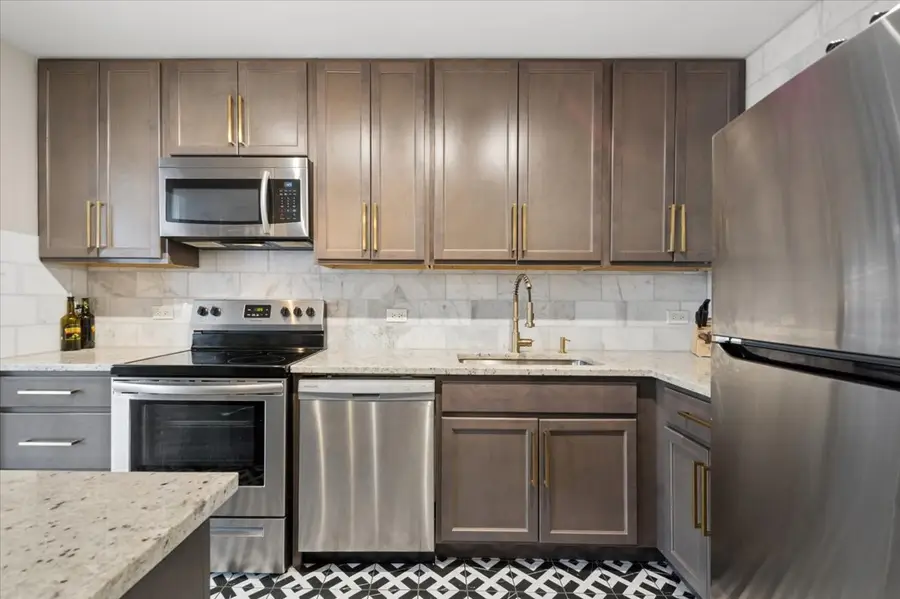 3900 N Lake Shore Drive #2B, Chicago, IL 60613 - #3