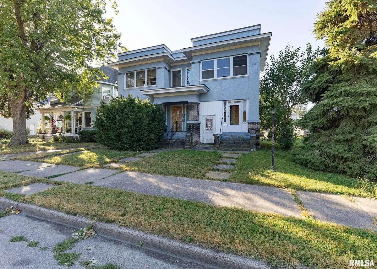 513 6th Avenue S, Clinton, IA 52732 - #1