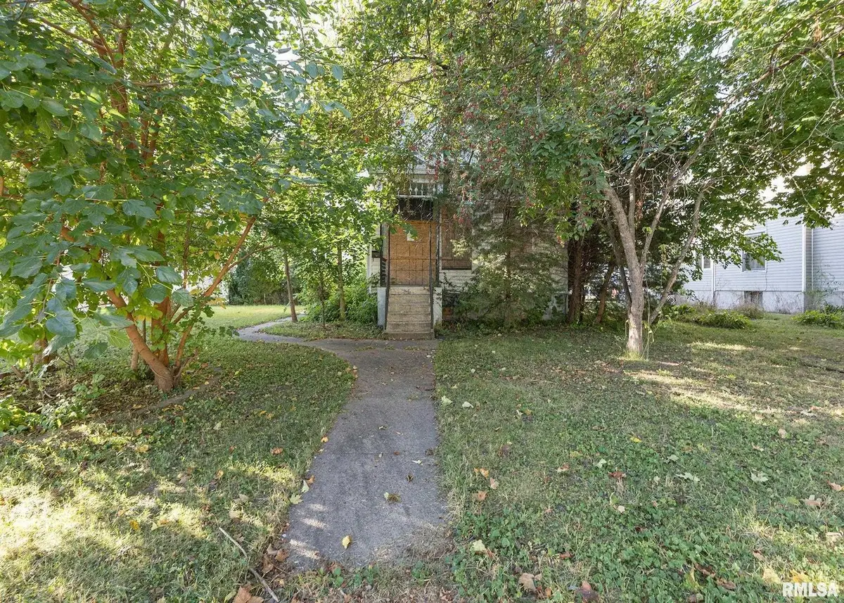 537 6th Avenue S, Clinton, IA 52732 - #1