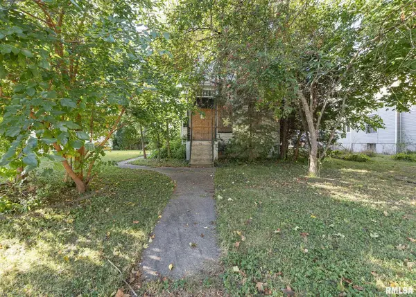 537 6th Avenue S, Clinton, IA 52732