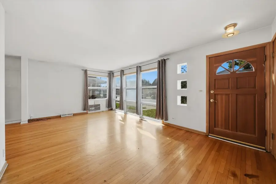 6156 W Gunnison Street, Chicago, IL 60630 - #2