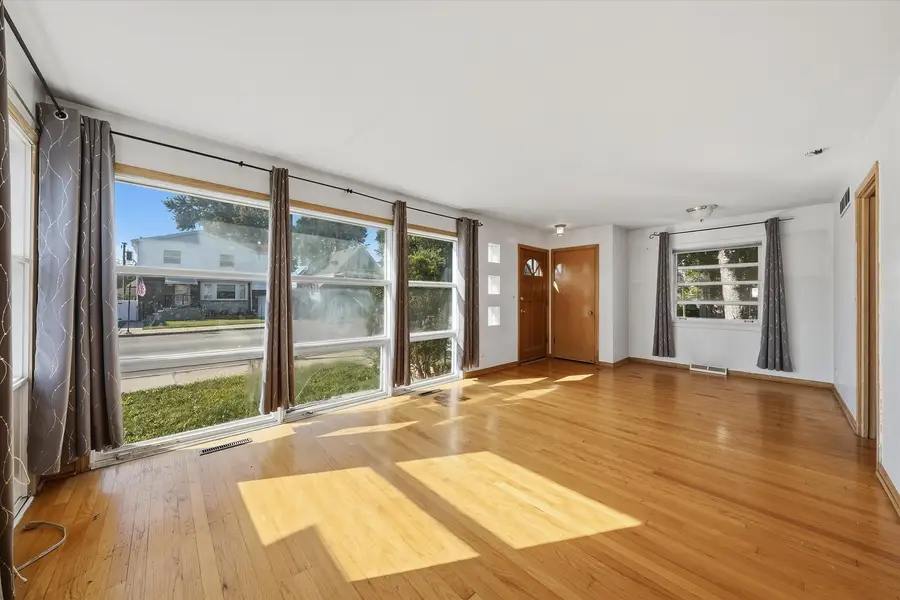 6156 W Gunnison Street, Chicago, IL 60630 - #3