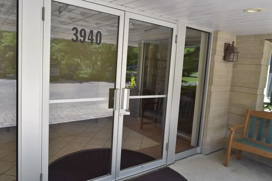 3940 W Bryn Mawr Avenue #402, Chicago, IL 60659 - #2