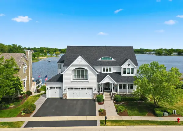 820 Peninsula Drive, Wauconda, IL 60084