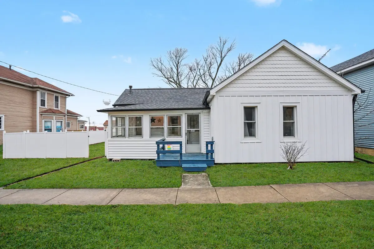 205 E Taylor Street, Grant Park, IL 60940 - #1