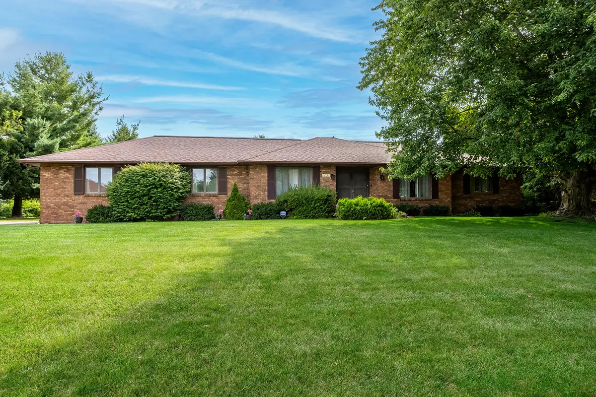 1151 Carriage Place Drive, Bettendorf, IA 52722 - #1