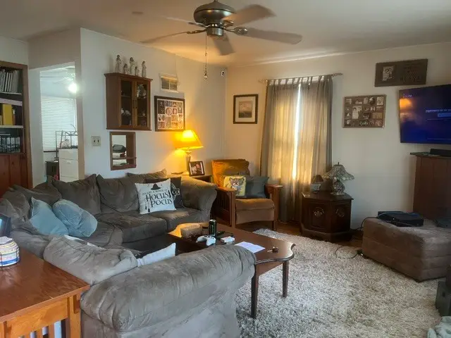 807 E Illinois Street, Freeport, IL 61032 - #3
