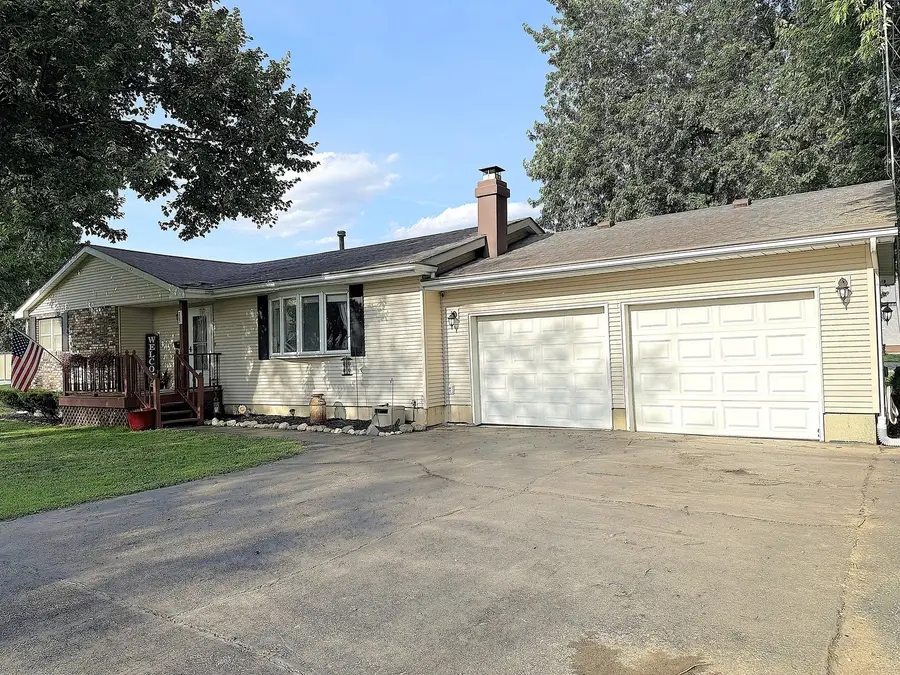 205 S Moose Street, Mason City, IL 62664 - #2
