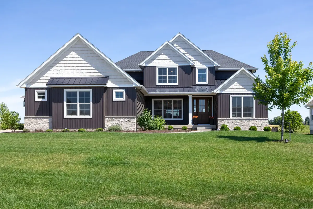 6888 Wilderness Pointe, Bettendorf, IA 52722 - #1