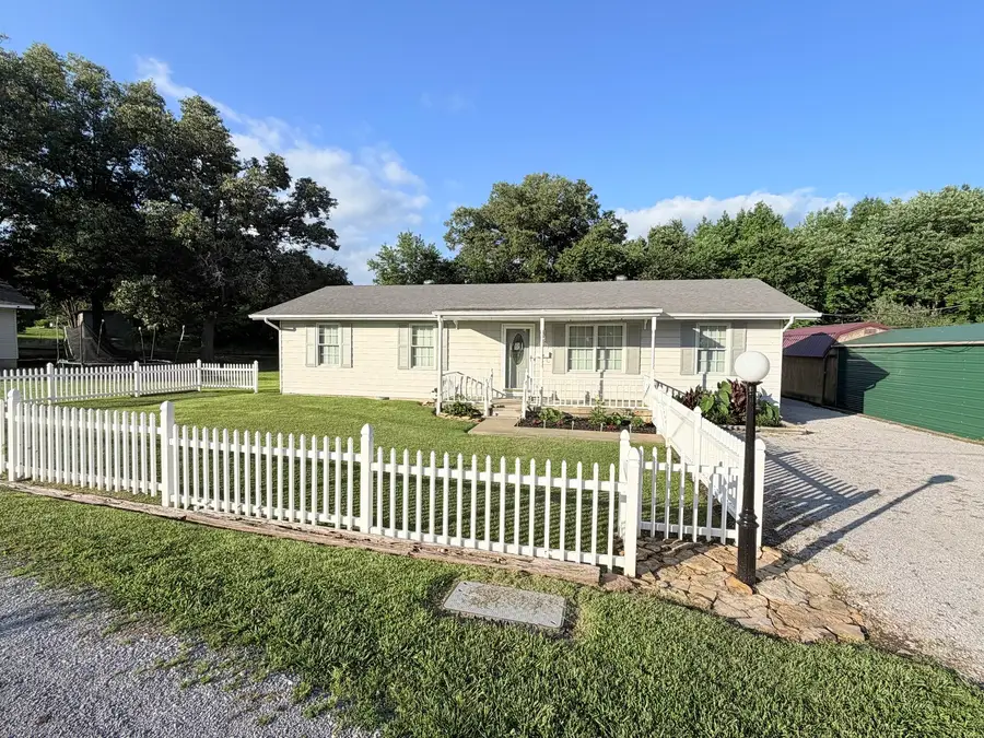 1200 Academy Street, Eldorado, IL 62930 - #3